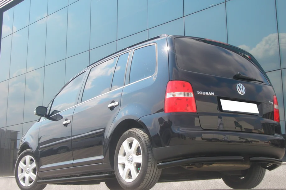 Volkswagen Touran 2003-2010 гг. Задние уголки AK003 Черные (2 шт., нержавейка) Фото 2