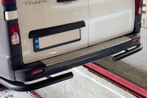 Renault Trafic 2015- гг. Задние уголки Black (2 шт., нержавейка) фото 1