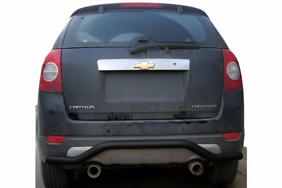 Chevrolet Captiva 2006-2019 гг. Задняя дуга AK008 Черная (нерж. сталь) Фото 1