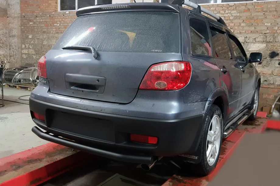 Mitsubishi Outlander 2001-2006 гг. Задняя дуга AK002/2 Черная (нержавейка) Фото 1