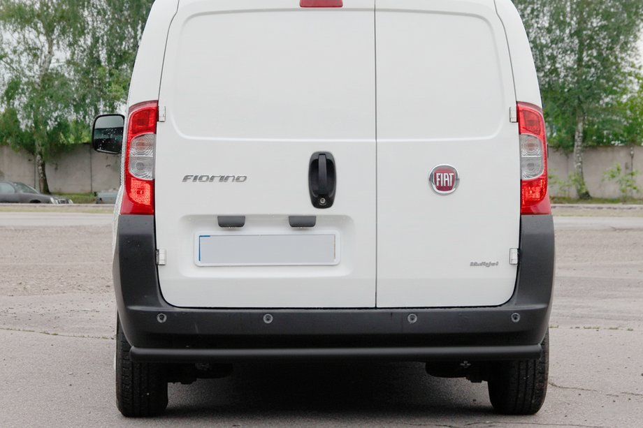 Fiat Fiorino/Qubo 2008-2024 гг. Задняя защита Black (нержавеющая сталь) Фото 3
