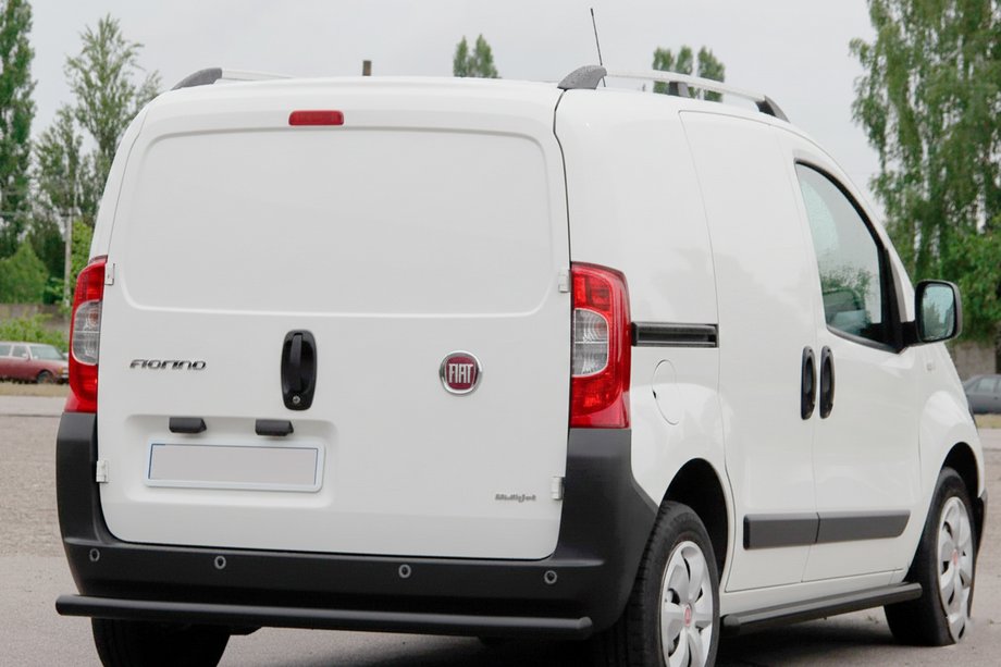 Fiat Fiorino/Qubo 2008-2024 гг. Задняя защита Black (нержавеющая сталь) Фото 2