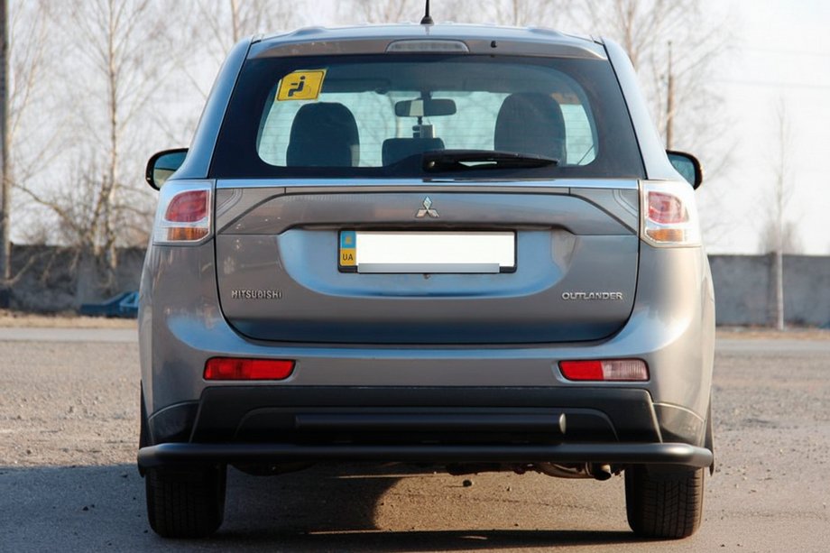 Mitsubishi Outlander 2012-2021 гг. Задняя дуга AK004 Черная (нерж. сталь) Фото 2