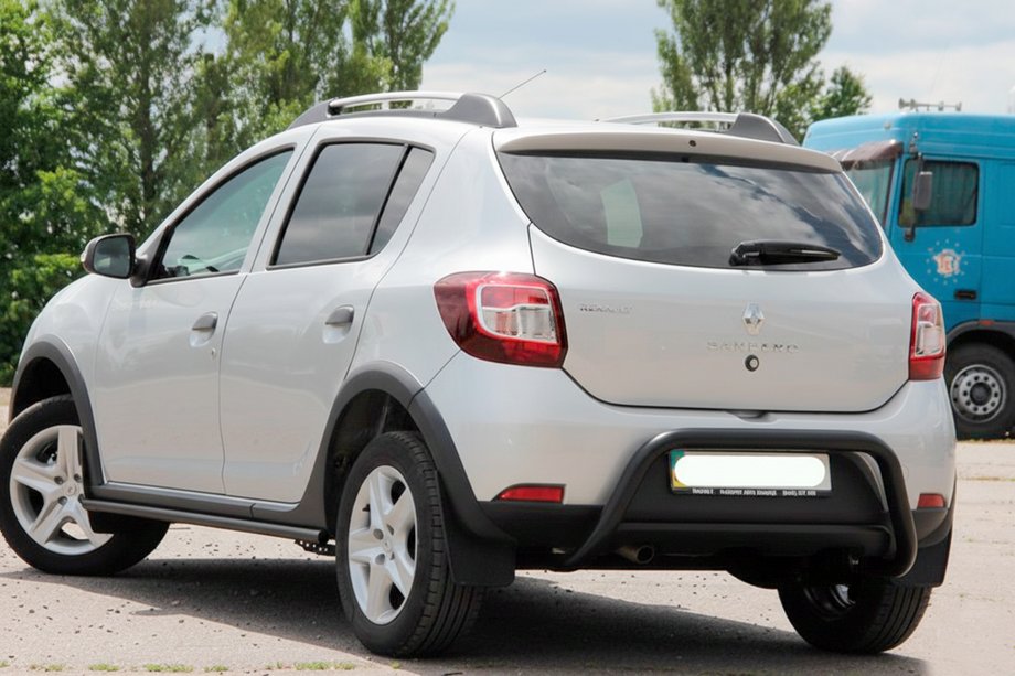 Renault Sandero 2013-2022 гг. Задняя дуга AK007 Черная (нерж. сталь) Фото 3