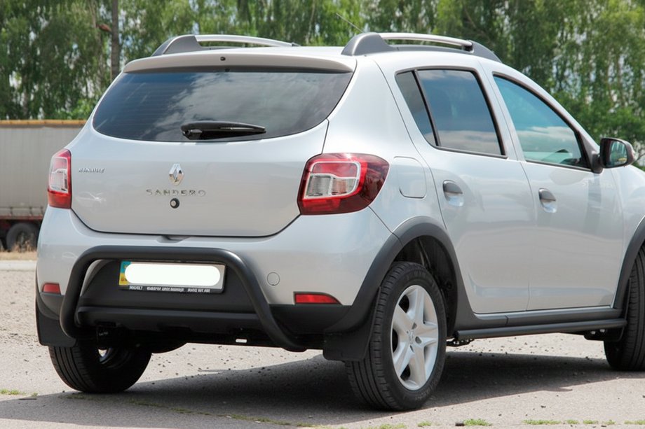 Dacia Sandero 2013-2020 гг. Задняя дуга AK007 Черная (нерж. сталь) Фото 1