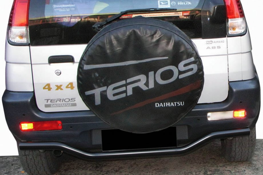 Daihatsu Terios 2003-2005 гг. Задняя дуга AK007 Черная (нерж. сталь) Image