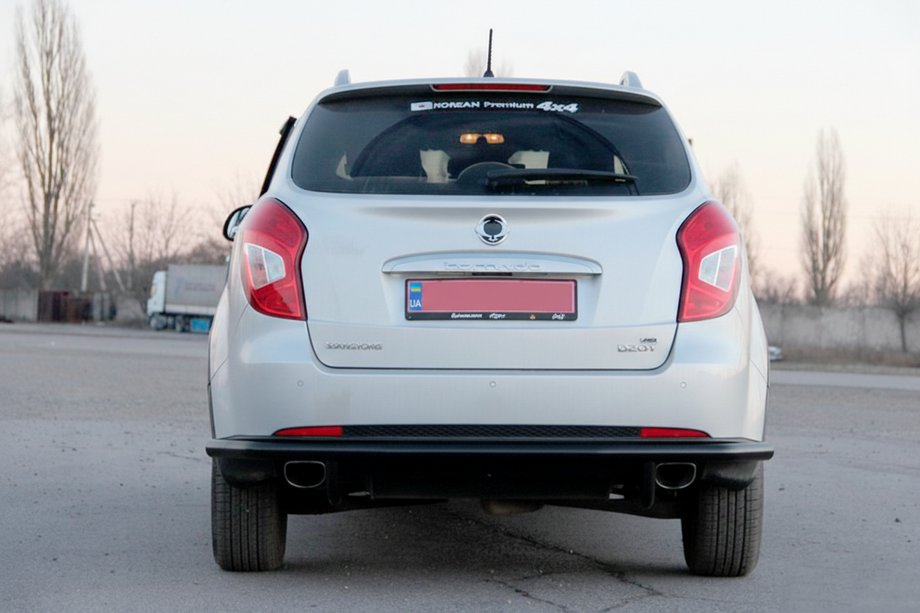 SsangYong Korando 2010-2019 гг. Задняя дуга AK005 Черная (Нержавеющая сталь) Фото 2