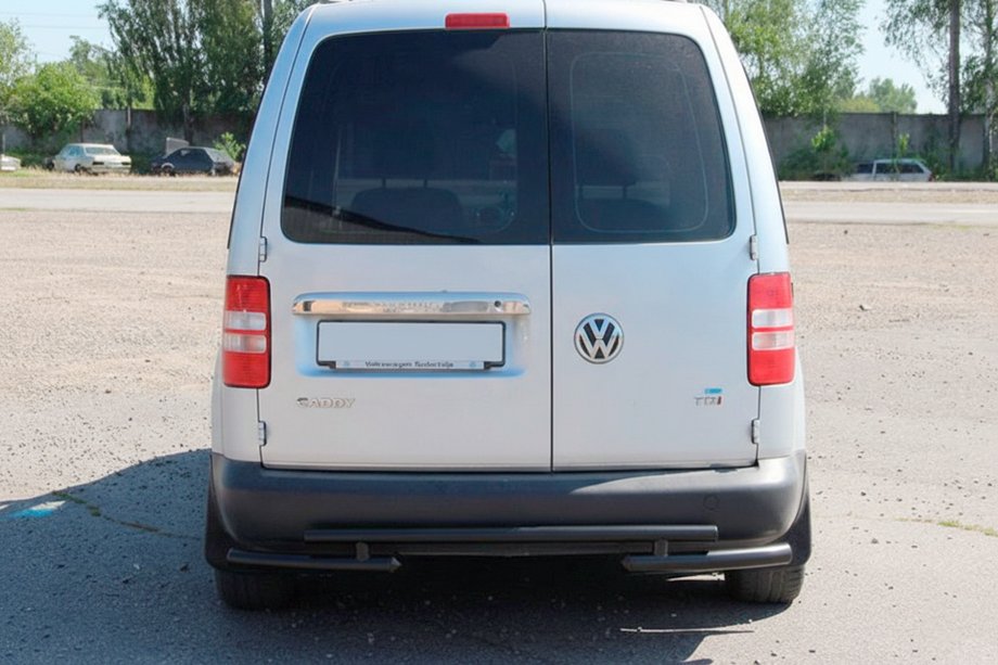 Volkswagen Caddy 2010-2015 гг. Задняя дуга AK003-2 Черная (2 шт., Нержавейка) Фото 2