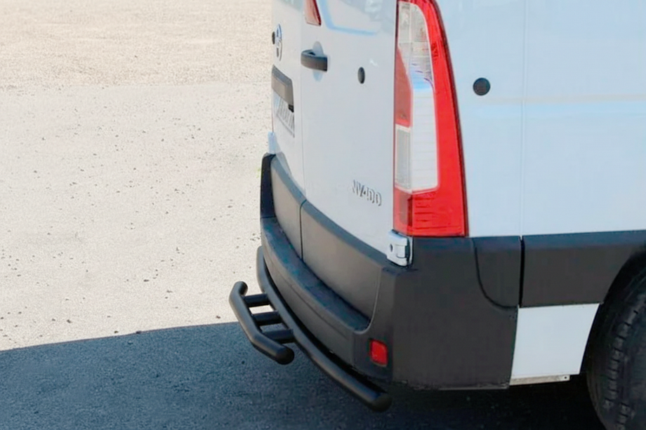 Renault Master 2011-2023 гг. Задняя дуга AK008 Черная (нерж. сталь) Image