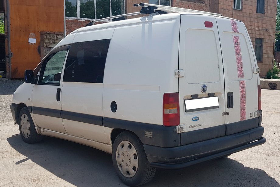 Fiat Scudo 1996-2007 гг. Задняя защита AK005 Черный (нерж. сталь) Фото 2