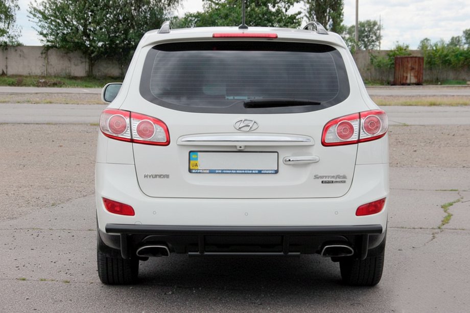 Hyundai Santa Fe 2 2006-2012 гг. Задняя дуга AK002-2 Черная (Нержавеющая сталь) Фото 1