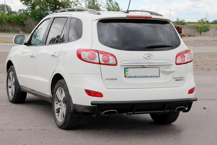 Hyundai Santa Fe 2 2006-2012 гг. Задняя дуга AK002-2 Черная (Нержавеющая сталь) Фото 3