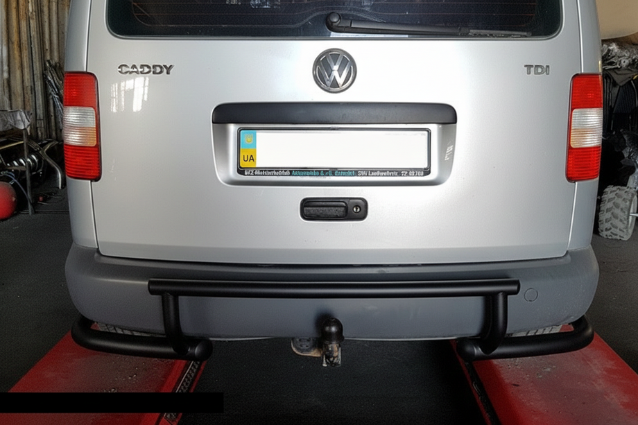 Volkswagen Caddy 2004-2010 гг. Задняя дуга AK003-3 Черная (2 шт., Нержавейка) Image