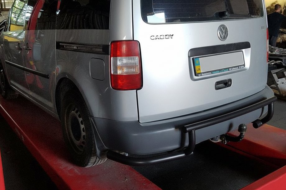 Volkswagen Caddy 2004-2010 гг. Задняя дуга AK003-3 Черная (2 шт., Нержавейка) Фото 2