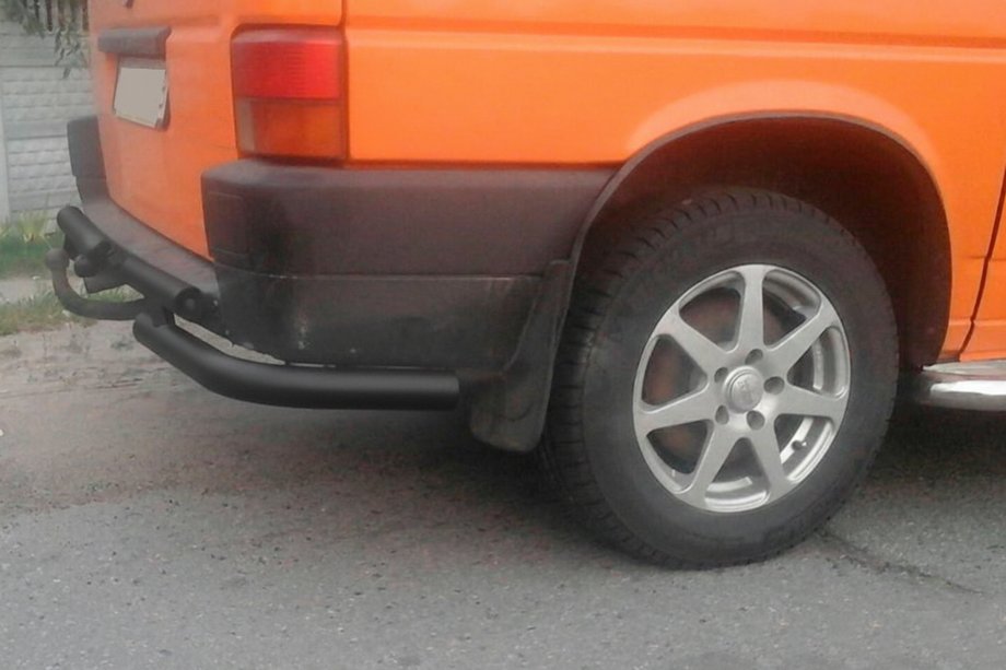 Volkswagen T4 Caravelle/Multivan 1990–2003 гг. Задняя дуга AK003-2 Черная (Нержавейка) Фото 2