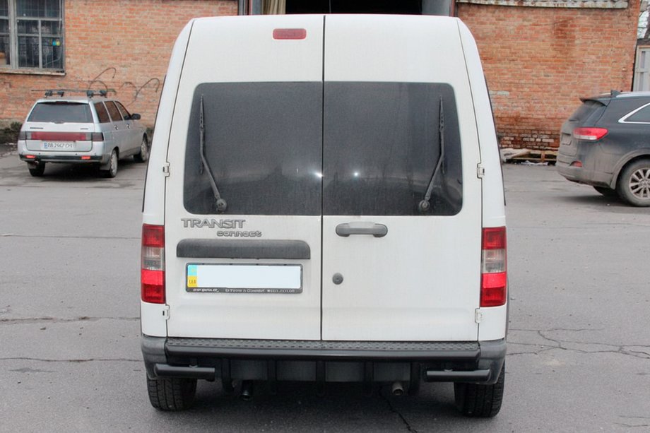 Ford Connect 2002–2006 гг. Задняя дуга AK-design Черная (нерж. сталь) Фото 3