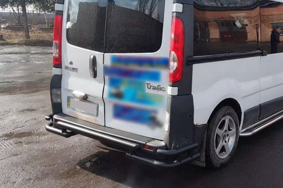 Renault Trafic 2001–2015 гг. Задняя защита AK-Special Black (нержавейка) Фото 3