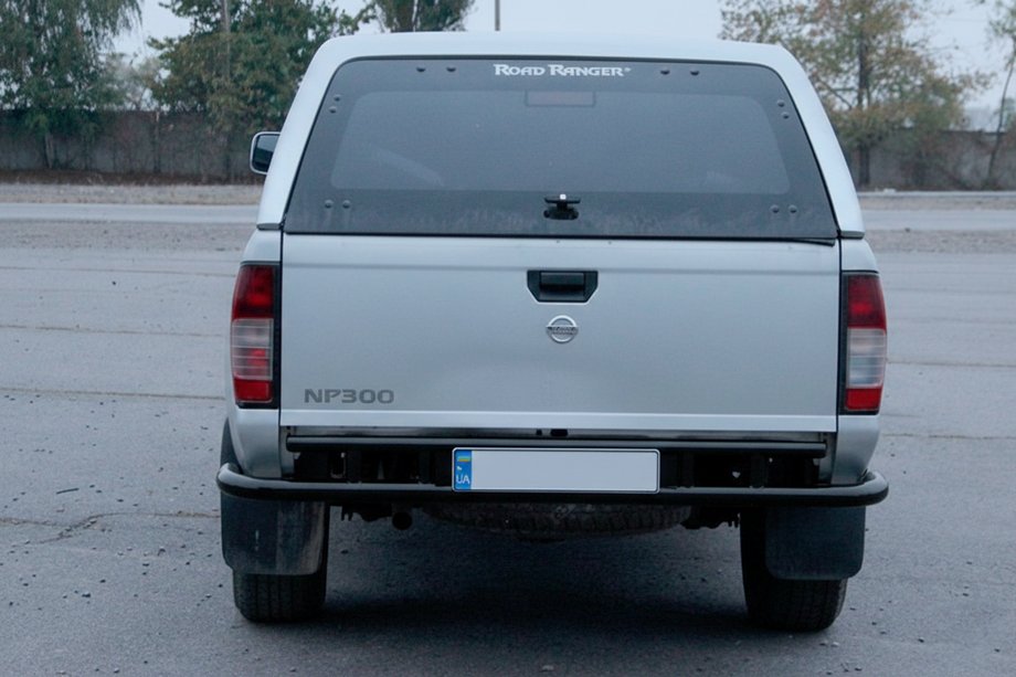 Nissan NP300 1999-2015 гг. Задняя защита AK004 Черный (нерж. сталь) Фото 2