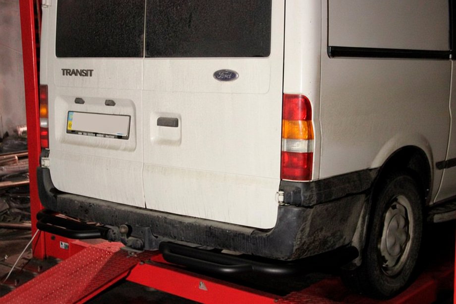 Ford Transit 2000–2014 гг. Задняя защитная подножка AK-Special Black (нержавейка) Фото 1