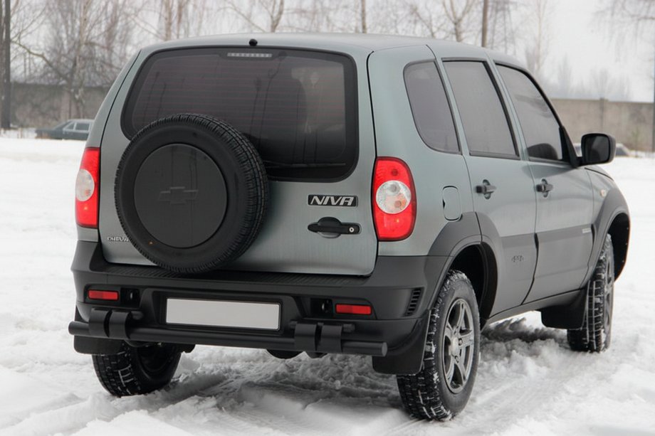 Chevrolet Niva 1998-2020 гг. Задняя дуга AK015 Черная (нержавейка) Фото 1