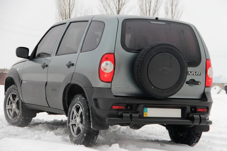 Chevrolet Niva 1998-2020 гг. Задняя дуга AK015 Черная (нержавейка) Фото 3