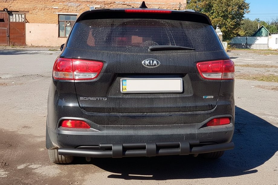 Kia Sorento II XM 2009-2014 гг. Задняя дуга AK015 Черная (нержавейка) Фото 3
