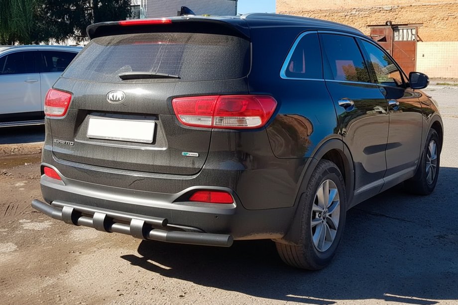 Kia Sorento II XM 2009-2014 гг. Задняя дуга AK015 Черная (нержавейка) Фото 2
