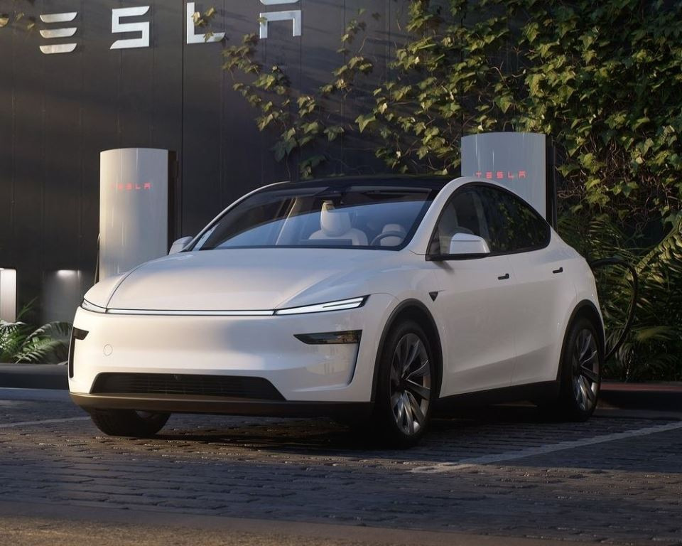 Tesla Model Y (Juniper 2025): обзор обновлённого электрического кроссовера
