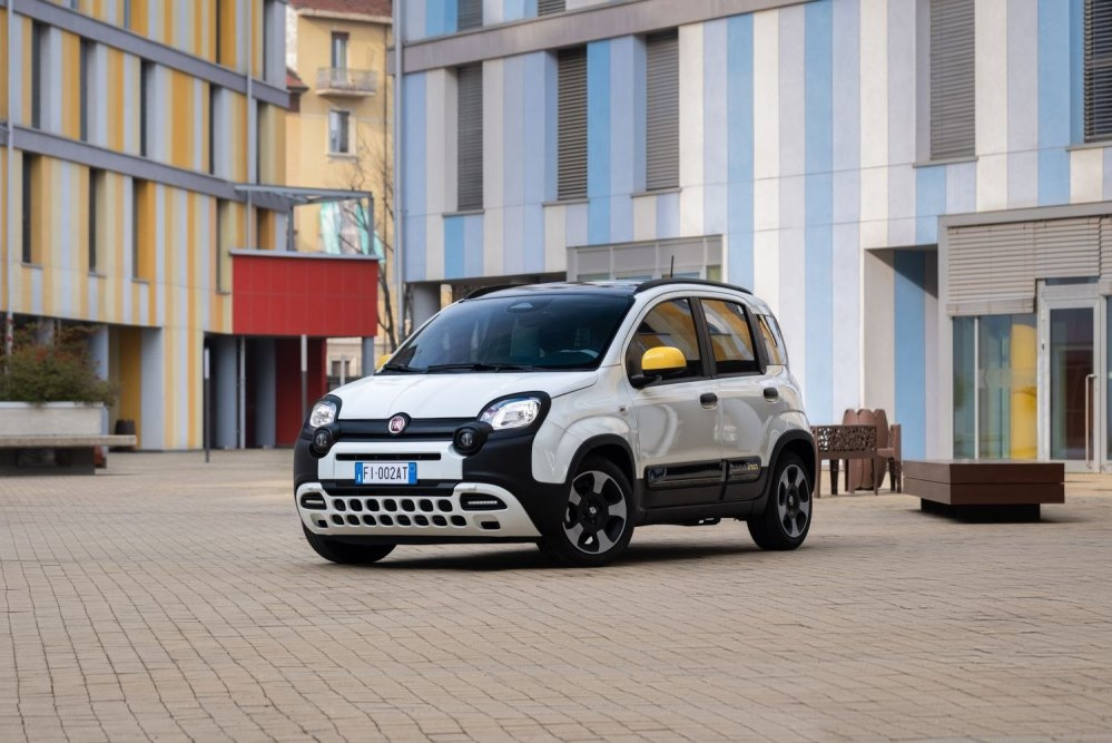 Обзор Fiat Pandina: обновлённый городской хэтчбек с mild hybrid