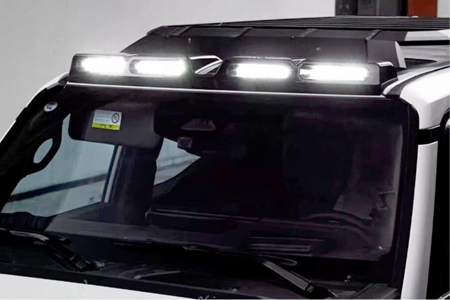 Toyota Land Cruiser Prado 250 2023- гг. Козырек лобового стекла с LED (Черный) Image