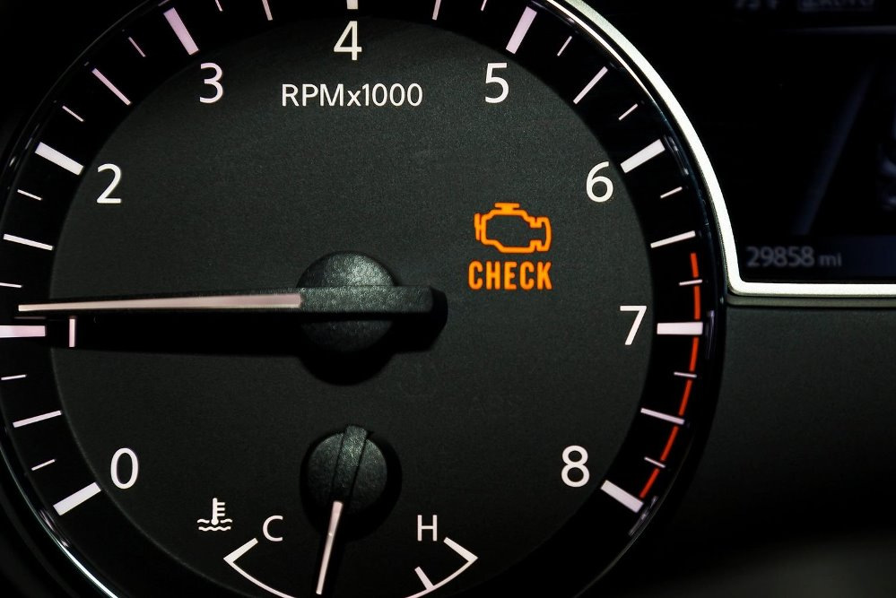 Почему горит Check Engine? Частые причины и что делать