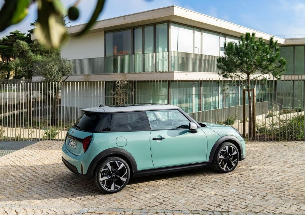 Обзор MINI Hatchback 3-door (F66): новое поколение