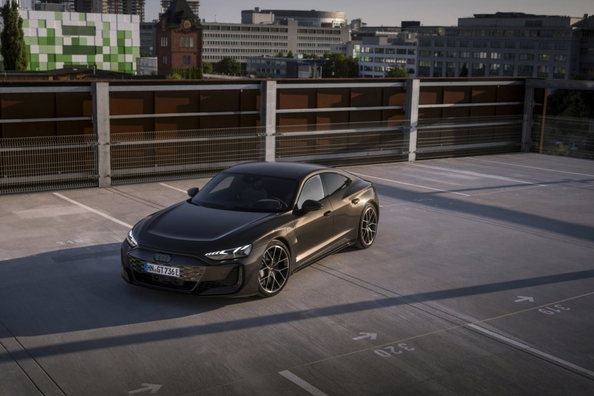 Audi RS e-tron GT 2025 — электрический гран-туризм премиум-класса фото 1