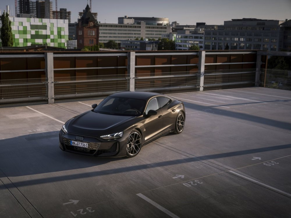 Audi RS e-tron GT 2025 — электрический гран-туризм премиум-класса