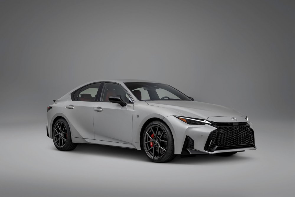 Lexus IS (XE30, рестайлинг 2025): обзор премиального спортивного седана
