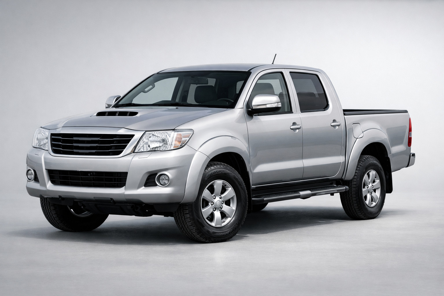 Toyota Hilux 2006-2015: обзор, рабочий пикап или устаревший формат?