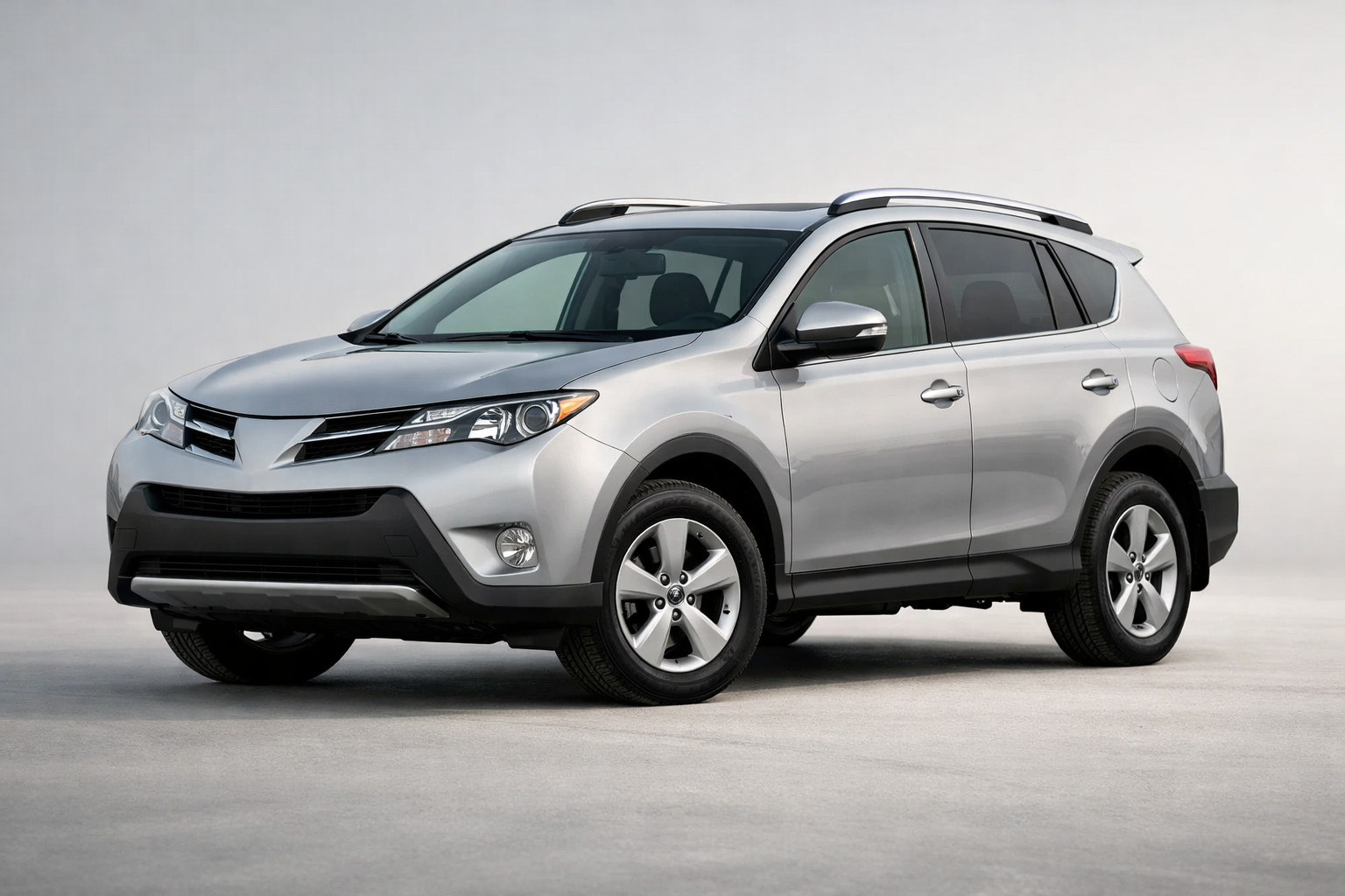 Toyota RAV4 2013–2018: обзор прагматичного кроссовера без истерики