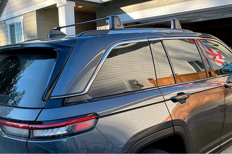 Jeep Grand Cherokee WL 2021- гг. Багажник (поперечины) на интегрированные рейлинги OEM (2 шт.) Черный