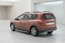 Dacia Jogger 2022- гг. Боковые пороги Fullmond (2 шт., Алюминий) фото 1