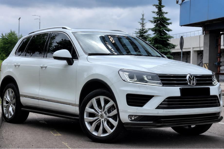Volkswagen Touareg 2010-2018 гг. Передняя защита ST014 Black (нерж. сталь) Фото 1