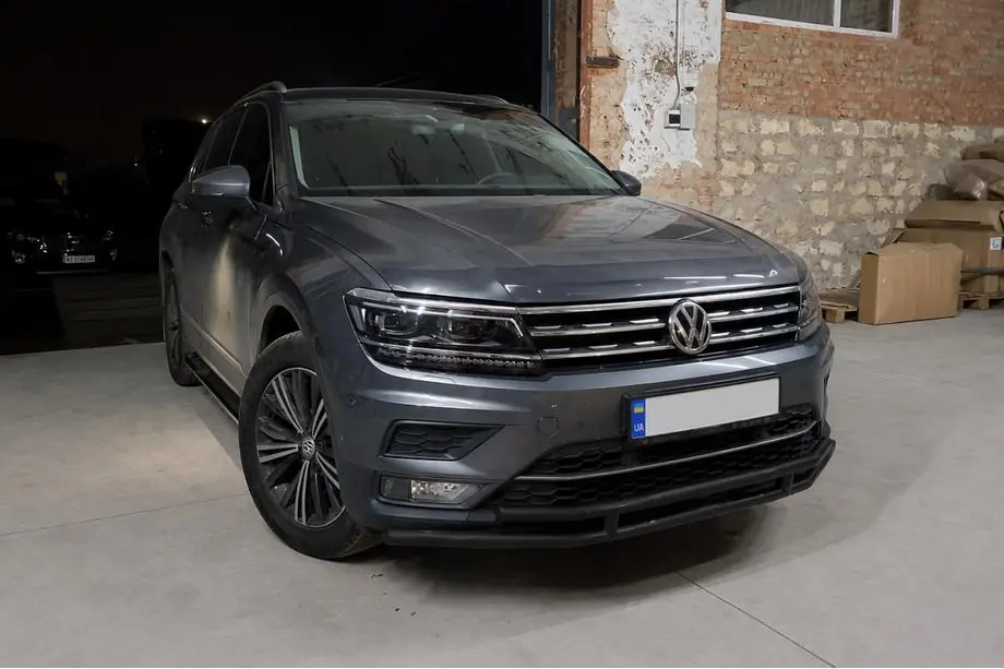 Volkswagen Tiguan 2016-2023 гг. Передняя защита ST016 Black (нерж.) Фото 1