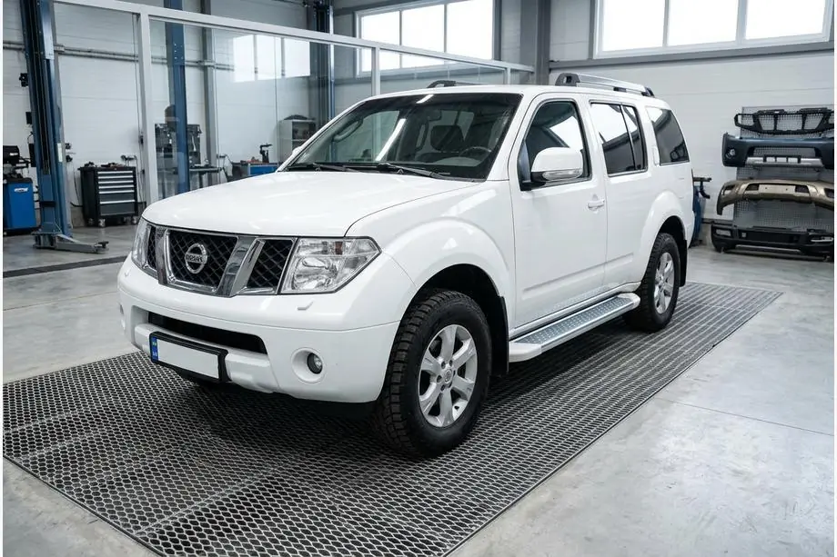 Nissan Pathfinder R51 2005-2014 гг. Боковые Подножки Allmond White (2 шт., Алюминий) Фото 1