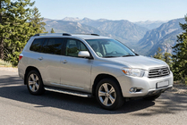 Toyota Highlander 2008-2013 гг. Боковые Подножки BlackLine (2 шт, Алюминий) фото 1