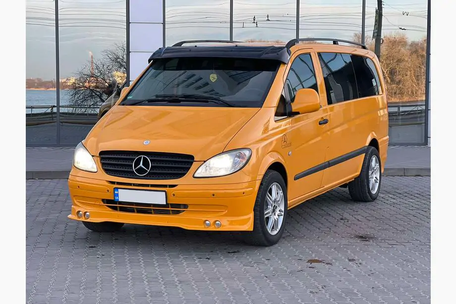 Mercedes Vito W639 2004-2014 гг. Козырек на лобовое стекло (черный глянец, 5мм)