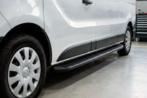 Opel Vivaro 2015-2019 гг. Боковые Подножки Tayga Black (2 шт., Алюминий) фото 1