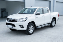 Toyota Hilux 2015- гг. Боковые Подножки Rainbow (2 шт., Алюминий) фото 1