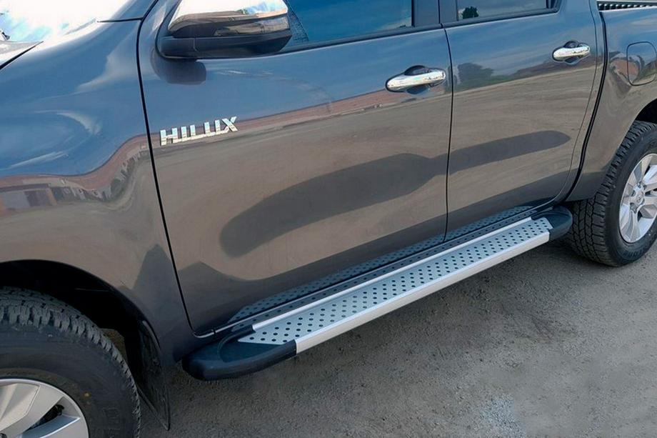 Toyota Hilux 2015- гг. Боковые пороги Allmond Grey (2 шт., алюминий) Image
