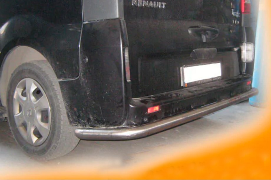 Renault Trafic 2001–2015 гг. Задняя защита с углами (нержавейка) Фото 2