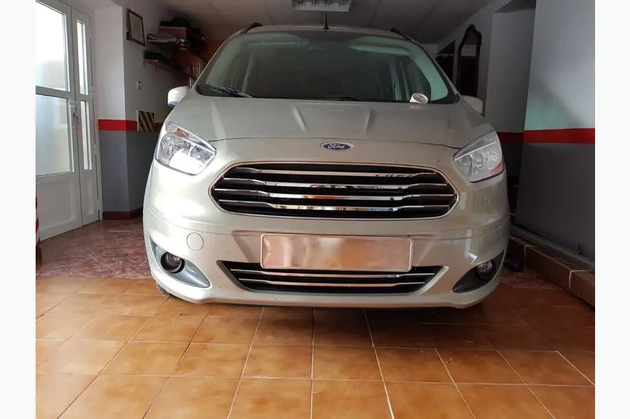 Ford Courier 2014-2023 гг. Накладки на решетку радиатора OmsaLine (2014-2018, 4 шт, нержавейка) Image