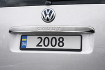 Volkswagen Caddy 2004-2010 гг. Хромированная накладка над номером (1-дверн, нержавейка) Carmos - Турецкая нержавеющая сталь (без надписи) фото 1